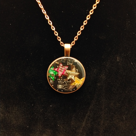 GEEK BLING - circle pendant w/ stars - Picture 3 of 3